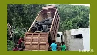 DUMP TRUCK TIPPING OUT USE TIERS .
