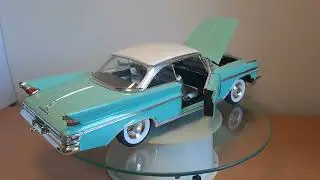 Desoto Adventurer 1961  Lucky Diecast 1:18