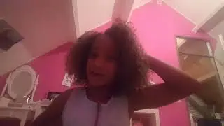 Hey ik ben 11 jaar turnen paardrijden en  zingen dansen