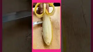 Neatly sliced bananas form a clean, symmetrical pattern, highlighting a precise cutting technique