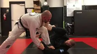Spider Guard Pass Step on Thigh