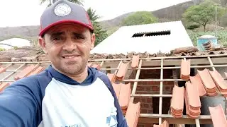 Trabalhei dia inteiro, no telhado da lanchonete 
