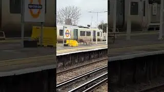 Thameslink￼ passes New Cross Gate fast #train