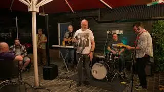 Roy sings Paranoid