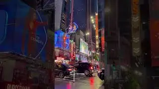 One-minute #walkingtour in Times Square. #nyc #newyorkcity