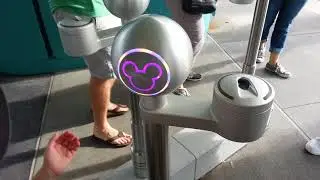 Disney Star Wars Donald Duck Limited Edition Magic Band Special Effects (Rainbow Glow @ Checkpoints)