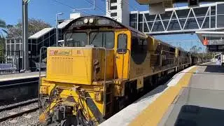 (Horn Toots) Aurizon 2306D Passing Cannon Hill Train Station Platform 2