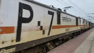 GZB WAP7 Powered + Dead HWH P5 25 Coacher HCPV New Delhi-Howrah Parcel Special At Full Speed..