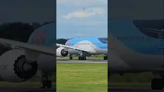 Tui's Dreamliner departing Manchester Airport #aviation #tui #dreamliner