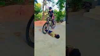 OMG 😱.. #shortsfeed #shorts #dangerousstunt #stunt #viral