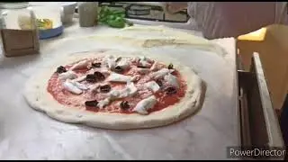 Pizza napoletana su pietra refrattaria biscotto di Casapulla