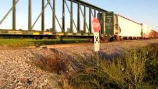 Bnsf 5272 rips north with a freight train and no headlights. sept 23,2011