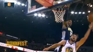 Stephen Curry Knee Injury Gone To Locker Room