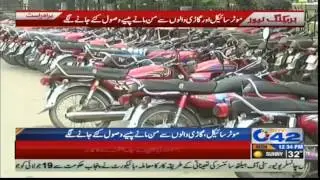 Parking mafia in action in front of Data Darbar Gate No 2