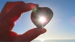 Brighton UK England 2023 #mariepanic #6feb23 #pebble #beach no.1 #stone #heart #pickup #plage