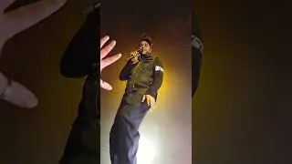 the weeknd shakes hand with his fan live while performing ❤❤❤❤😱😱 #shorts #weeknd #theweeknd