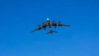 Полет стратегических ракетоносцев Ту-95МС над нейтральными водами Охотского и Японского морей