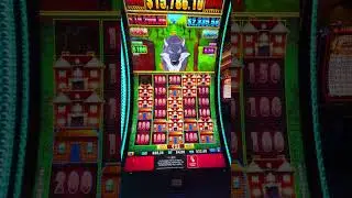 WILD bonus on side by side HUFF N PUFF machines!! 