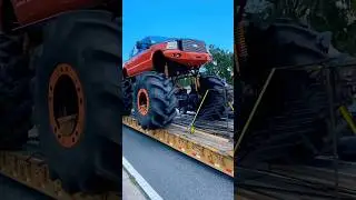 Мегагрузовик King Krush прибыл на соревнование по перетягиванию каната #offroad #ford #mudbog #tr...