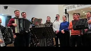 Grupul de tineri reunit ~ De ţara Ta, Doamne! ~ Ierusalime cetate împodobită...