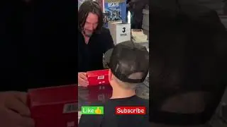 Keanu Reeves Gets an Autograph #keanureeves #interview #movie #subscribe #shorts #autographs #funny