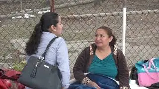 Contin&uacute;an manifest&aacute;ndose madres de familia en el CAM 23