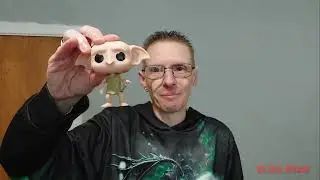 Comic con geek guy with a pop and power Rangers figure review 