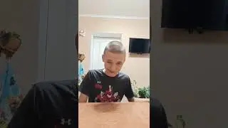 Даня ест предновогоднюю еду ( Dania eats pre-New Year's food).