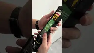 Приклеивание полиуретанового плинтуса на клей Pattex Decor