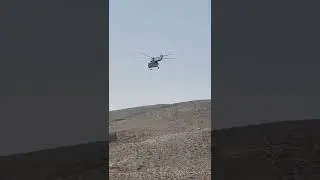 Balochistan Govt throws flour sack from the Helicopter !#balochistan #flood #helicopter