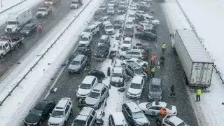 Snow Madness in Birmingham, UK! All Access Paralyzed, Chaos, Multiple Collisions, Vehicles Skidding