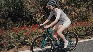 LAMEDA Cycling Jersey Women Splendid Short Sleeve Cycling Shirt Elastic Bike Jersey Energetic