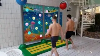 Teun en Pleun glijbaan en the 'Bucket Game' | Marveld Recreatie
