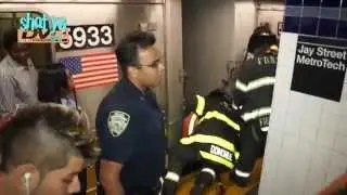 Man falls on A train subway tracks @ Jay St - MetroTech Brooklyn New York City