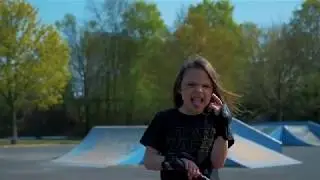 Ivona & Dad testing Hudora (Big Wheels 230)