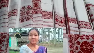 গামোচা ডিজাইন সৰু ফুলৰ,মাটিশালত বোৱা ।