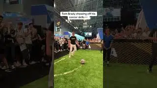 Tom Brady shows off his soccer skills at Fanatics Fest ⚽