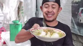 BAPAK INI SUDAH 40 TH JUALAN LONTONG GULE PAKAI PIKULAN - Kuliner Surabaya