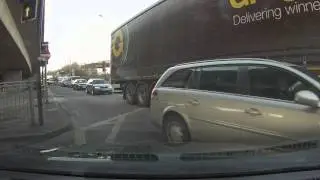 Gregory lorry goes through red light and block box junction
