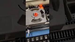 Прекрасно сохранившаяся корректирующая пишущая машинка IBM Selectric II.