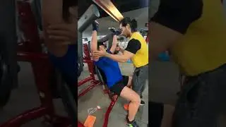 Shoulder Press workout at Rai Fitness Bali