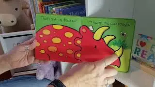 В The Story House читают серию книг &laquo;Это не мой динозавр&raquo; Усборна.