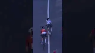 The aerial view of Kim Le Court timing her sprint to perfection 🤩 #cycling #roadcycling #lbl