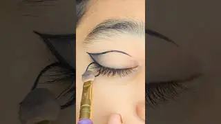 Unique Graphic Eyeliner Look ✨ | Creative Eye Makeup Hack 2025 #shorts #eyemakeup