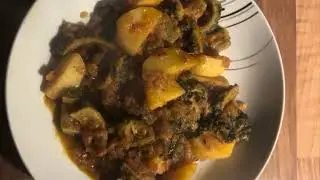 آلو کریلے کا مزیدار سالن کڑواہٹ کے بغیر 😋/Karela Aloo Curry Recipe#AlooKarela#PakistaniFood#Easy