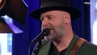 Erik Neimeijer zingt Follow the Light, een ode aan Harry de Winter | SPUNCK Podium