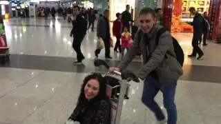 Русские забавы в аэропорту