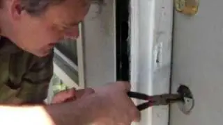 REO Broker Mark Shandrow Demonstrates Breaking Into a Vacant Unit
