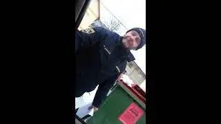 3. DEL - POLICIST KRAPEŽ INSCENIRA LAŽNO PO&Scaron;KODBO PRI POPOLNEM MIROVANJU VOZILA