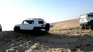 HUMMER H2 in KUWAIT drag 2 stick Fj's at the same time (PONATO)